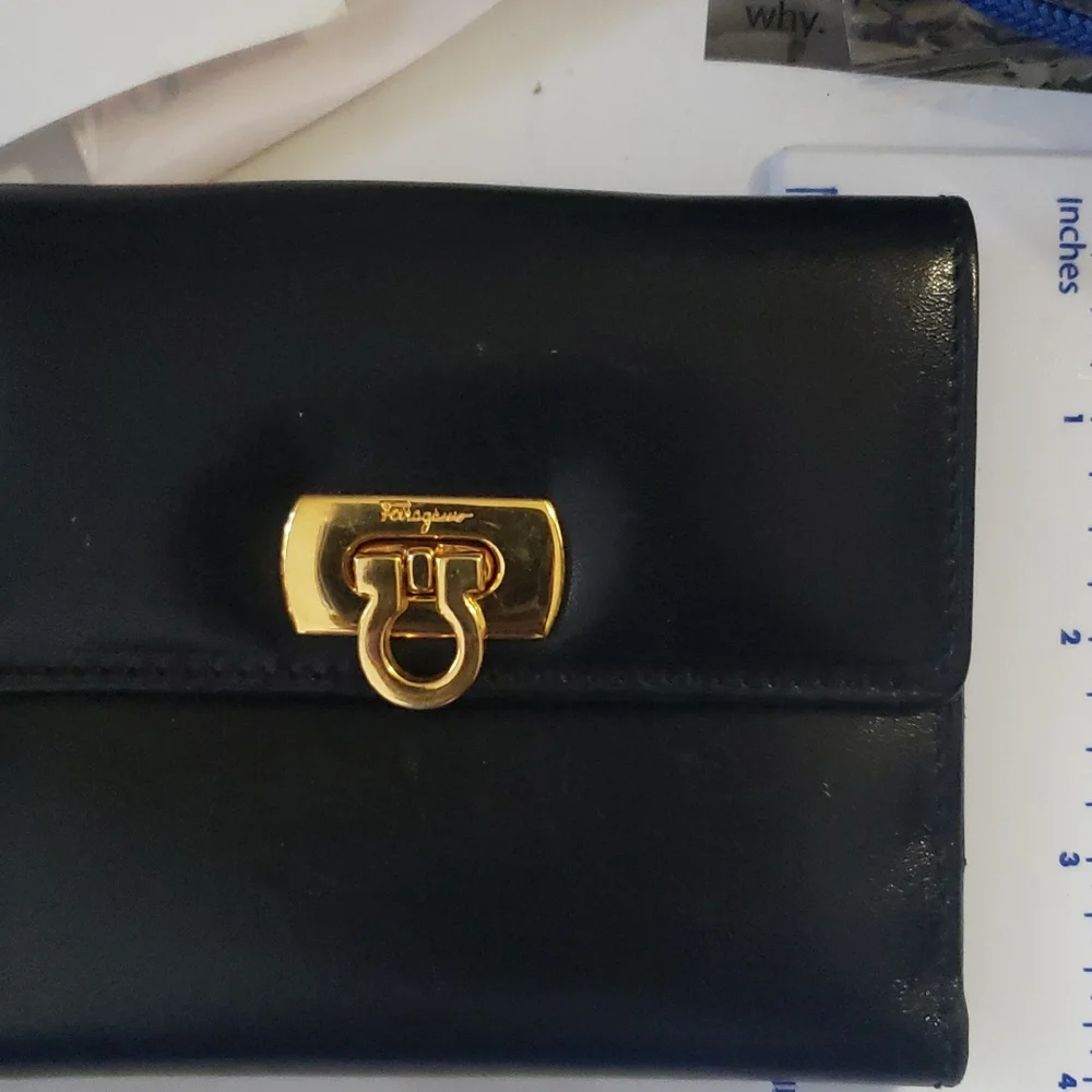 Salvatore Ferragamo Black Leather Wallet. Small continental size - Picture 9 of 9